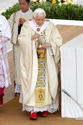 ratzinger prada rosse|Liturgical Dress According to Ratzinger .